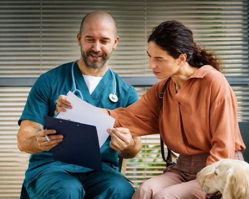 Consultation vétérinaire avec un chien